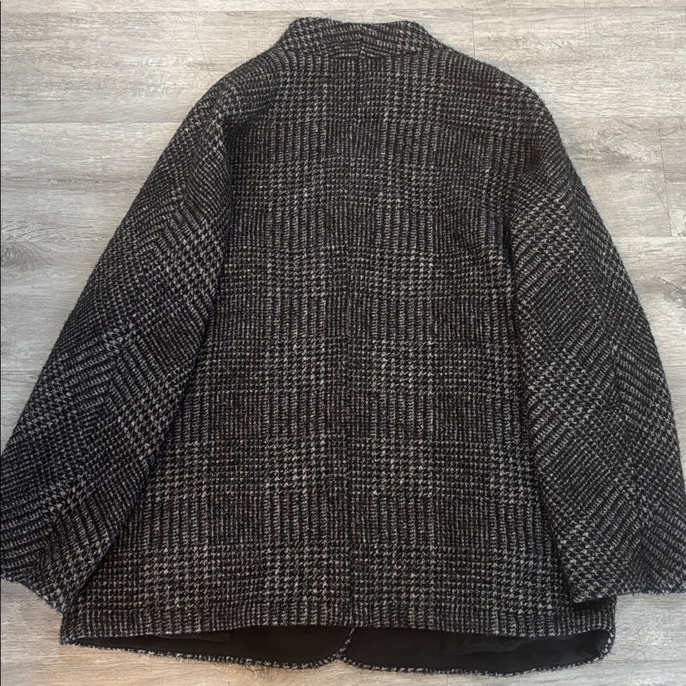 Escada Black Tailored Blazer with Subtle Shimmer | Size 42 Timeless luxury - Picture 12 of 12